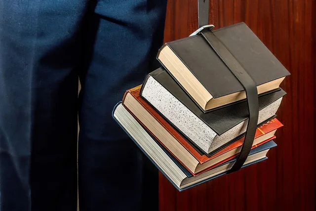 bücher, schüler, lernen, bildung, universität, studieren, schule, uni, bibliothek, büchereibücher, wissen, lesen, prüfung, hausaufgaben, zurück in der schule, information, weisheit, literatur, lehrbuch, akademisch, sammlung, stapel, bündeln, schule, prüfung, prüfung, prüfung, prüfung, prüfung. Teilzeitstudium in der Schweiz: Formen, Dauer und Zulassung